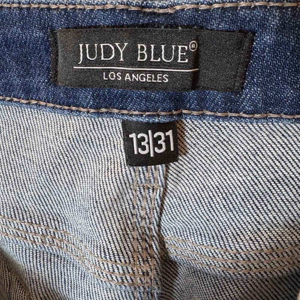 Judy Blue Cropped Straight Jeans Dark Wash Distressed Frayed Hem Size 13‎ 31 - Picture 7 of 10